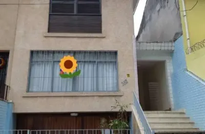Casa espaçosa no jardim da gloria, há 1,3 km do metro santos imigrantes.