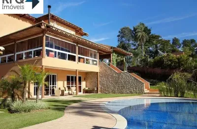 Aos pés da represa de ibiúna, em área totalmente segura e reservada, encontra-se esta maravilhosa propriedade.
