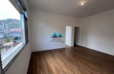 Excelente apartamento de 3 quartos, 110 m², todo reformado, à venda na Tijuca.