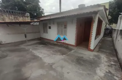 Excelente casa de 2 quartos, 71 m², com varanda e vaga de garagem, à venda no Sampaio.