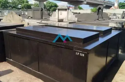 Jazigo duplo à venda no Cemitério São Francisco Xavier, no Cajú