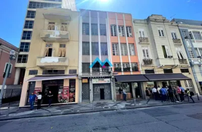 Excelente prédio com 4 pavimentos e loja de roupas pronta para operar, 768 m², à venda no Centro do Rio de Janeiro.