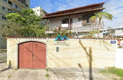 Excelente casa duplex, com 4 quartos, sendo 1 suíte, 245 m², com piscina, churrasqueira e vaga de garagem, à venda na Penha Circular.