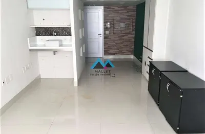 Excelente sala comercial, 27 m², toda reformada, com vista para Baía de Guanabara e Aeroporto Santos Dumont, à venda no Centro.