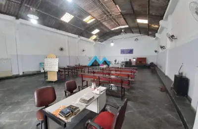 Galpão de 205 m², com 2 vagas de garagem, à venda em Bonsucesso.