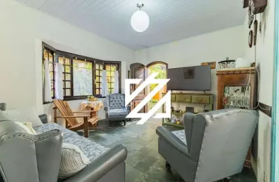 Casa de 300 metros construída no terreno de 620 metros ,6 dormitórios,4 banheiros,2 vagas para alugar - Vila Sofia - São Paulo/SP