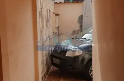 Casa à venda no bairro Campos Elísios próximo à avenida Saudade