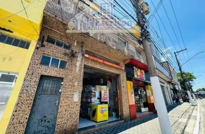 Ótima casa à venda no Jardim Vila Alpina, perfeita para arrendamento !! São 7 casas e 2 Salões Comercial