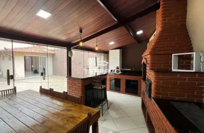 Casa com 3 quartos à venda na Rua Duzentos e Vinte, 93, Conforto, Volta Redonda