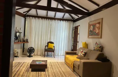 O melhor dos dois mundos: conforto urbano e paz do campo! Casa encantadora!