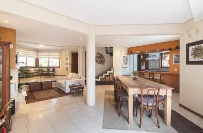 Casa no condomínio Jardim Baía Norte - 4 Quartos, Piscina e Adega no João Paulo