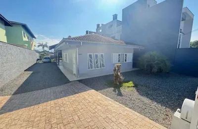 Casa com 3 quartos à venda na Rua Pio XII, 443, Bom Retiro, Joinville