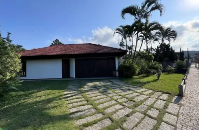 Casa com 4 quartos à venda na Rua Austergilio de Menezes, 258, Boa Vista, Joinville