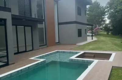 Sobrado de Alto Padrão à Venda – Condomínio Figueira Garden | Atibaia Pronto para morar | Frente para o bosque | Aceita financiamento