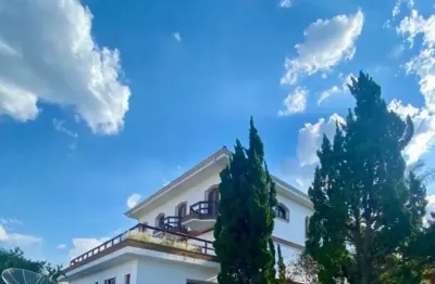 Magnífica casa em condomínio fino acabamento 3 suítes 5 vagas