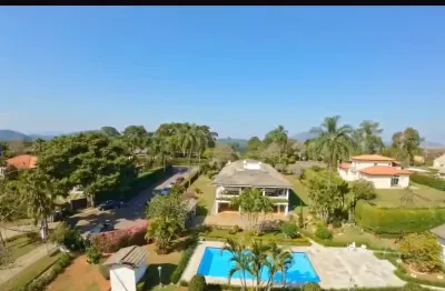 Propriedade única com 8 suítes em dois lotes no Jardim das Palmeiras, lazer completo e vista permanente