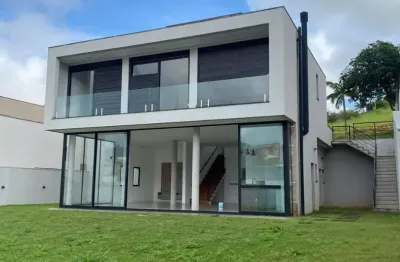 Casa para locação no Terras de Santa Cruz – espaço, conforto e excelente custo-benefício