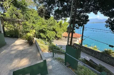 Vende -se excelente área para quem deseja construir a casa dois seus sonhos com vista mar , próximo ao  centro de Angra dos Reis