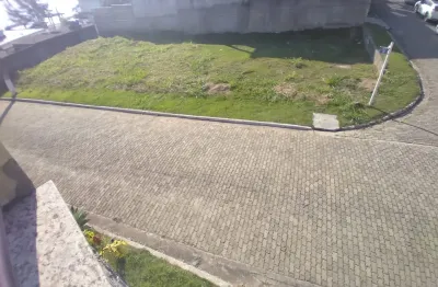 Terreno de Esquina em Condomínio Fechado com Vista para a Lagoa – Bananeiras, Araruama/RJ