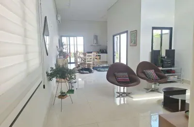 Casa Térrea com 3 suites no Condomínio Residencial Villa do Sol  em Valinhos/SP