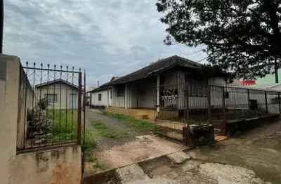 Terreno espaçoso com residências no centro - oportunidade única!