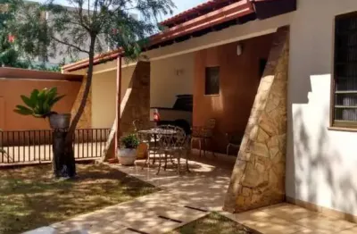 Casa com 3 quartos à venda no Centro, Arapongas 