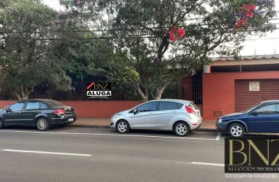 Casa com 3 quartos para alugar no Centro, Arapongas 