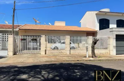 Casa com 3 quartos à venda no Jardim Panorama, Arapongas 
