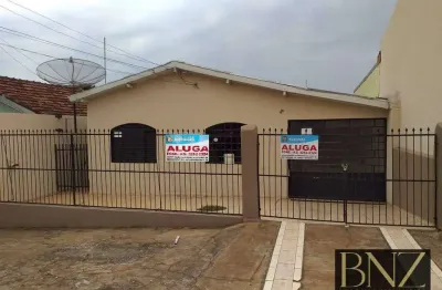 Casa com 2 quartos para alugar na Vila Araponguinha, Arapongas 