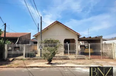 Casa com 3 quartos à venda na Vila Araponguinha, Arapongas 