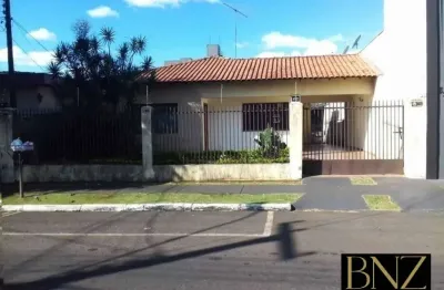 Casa à venda no centro - espaço, conforto e localização privilegiada!