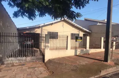 Casa com dois salões comerciais no conjunto flamingos lll