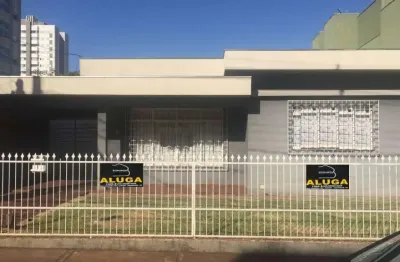 Casa com 4 quartos para alugar no Centro, Arapongas 