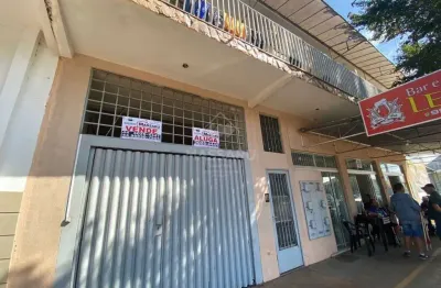 Oportunidade de investir em prédio comercial com sala terrea, 02 sobrelojas, residencia e kitnet nos fundos