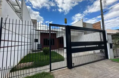 Casa com 2 quartos para alugar na Rua Sebastião Domingos Sabaini, 753, Jardim Itália, Maringá