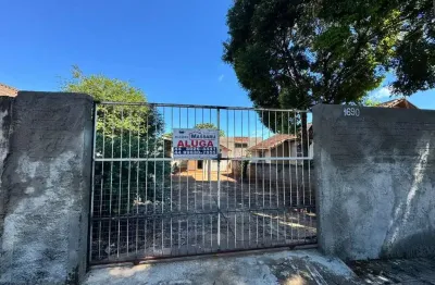 Casa com 2 quartos para alugar na Rua Campos Sales, 1690, Zona 06, Maringá