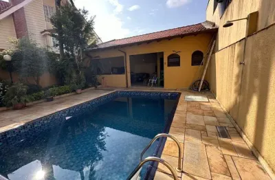 Casa com 4 quartos à venda na Rua Cambé, 67, Alto da Boa Vista, São Paulo por R$ 2.150.000