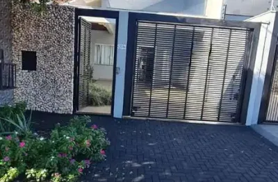 Casa com 2 quartos à venda na Rua Pioneiro José Garbieri, 160, Jardim Tóquio, Maringá
