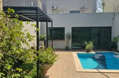 Sobrado bairro Flamboyant - Atras do Shopping Estação - Porteira Fechada