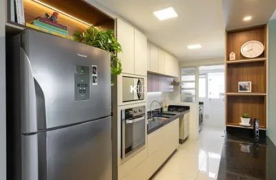 Apartamento 03 dormitórios, vista mar, condomínio com infraestrutura, em barreiros!