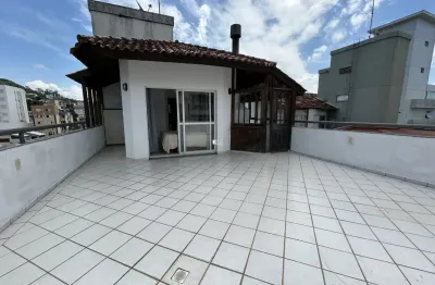 Cobertura com 133,02 m² de área privativa, localizada em ponto estratégico do bairro Pantanal.