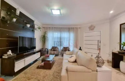 Sobrado a venda na Penha com 4 dormitórios sendo 2 suítes com 2 vagas de garagem.