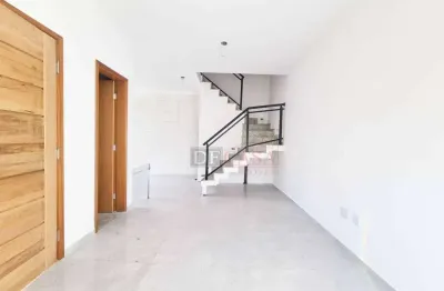 Sobrado a venda com 2 suítes e e vagas de garagem no Jardim 3 Marias próximo ao Metrô Patriarca.