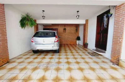 Casa térrea à Venda. 3 dormitórios, 3 vagas de garagem, quintal e churrasqueira, Vila Jacuí - São Paulo/SP