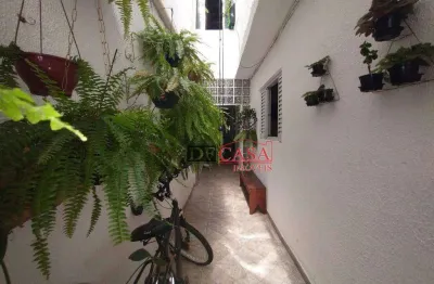Casa com 3 quartos à venda na Rua Domenico Belli, 56, Vila Carmosina, São Paulo