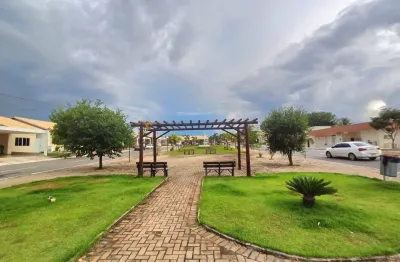 Casa em condomínio fechado no Jardim Guanabara com 3 quartos sendo 1 suíte.