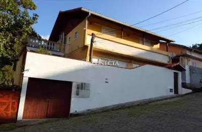 Casa com 5 quartos à venda na Rua Doutor Fabiano Luiz de Percia Gomes, Quissama, Petrópolis