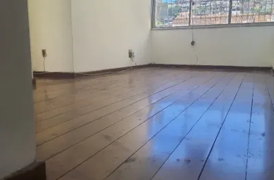 Inacreditável  200 mil somente 2 apartamentos por andar em prédio com elevador