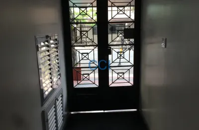 Vila Buarque, quarto e sala, próximo à Santa Casa, metrô, à Bibiblioteca à Faculdade de Sociologia