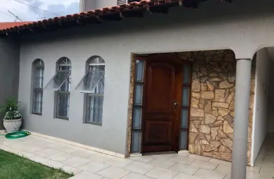 Casa com 3 quartos à venda na Rua Amaury de Oliveira e Silva, 225, Jardim Tarumã, Londrina